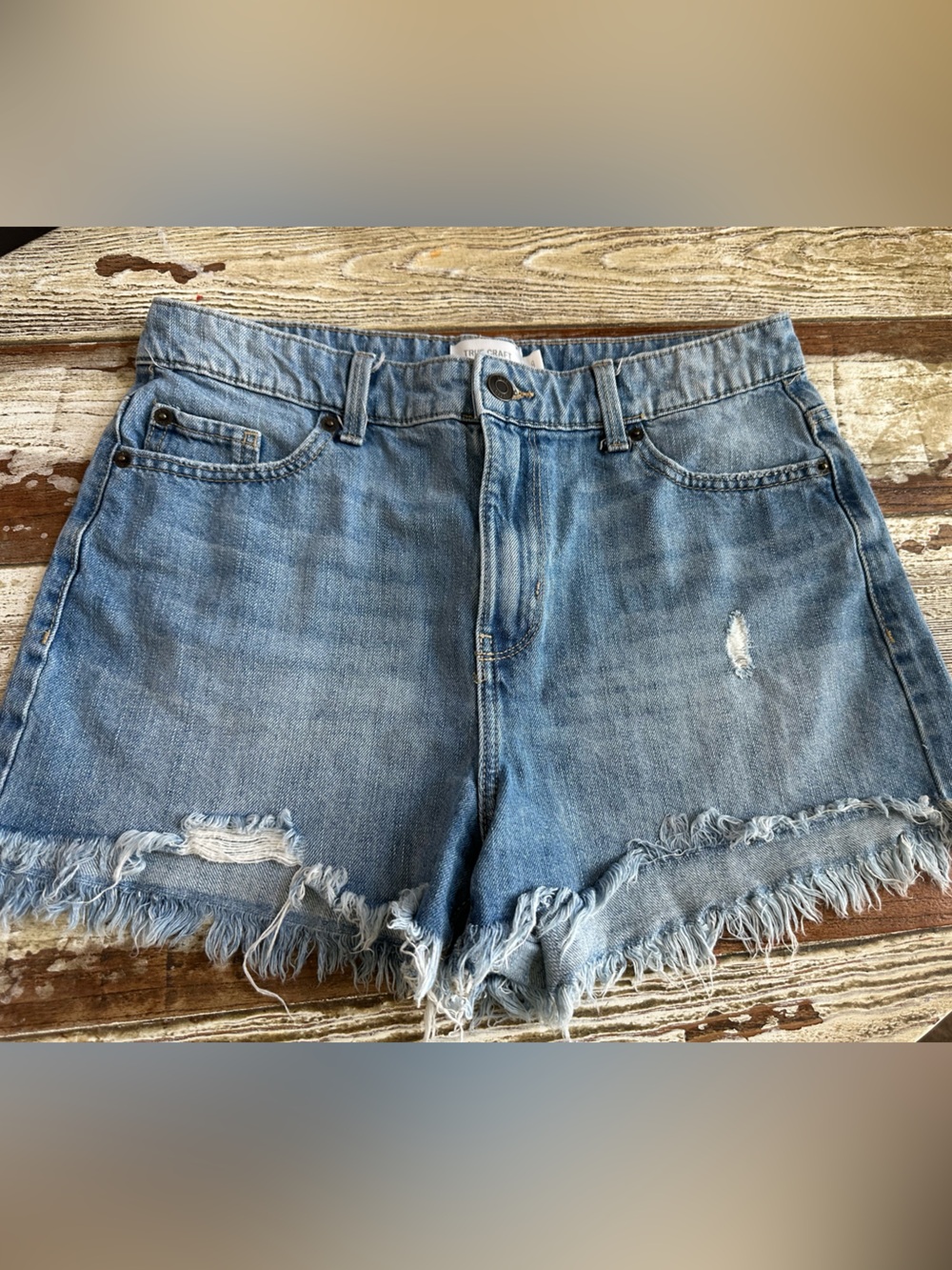 True Craft distressed denim shorts size 9 EuC